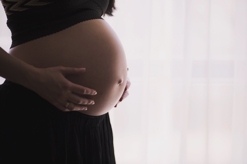 Valise de maternité pour maman et bébé : le guide - Fait2mains